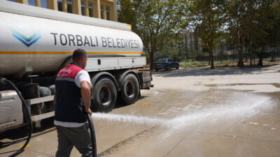 Torbalı Belediyesi, hafta sonu dinlemeden ilçenin dört bir yanında çalışmalarını